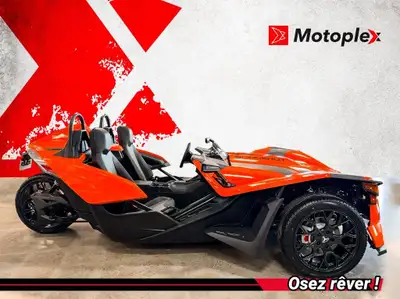 Slingshot SL (AutoDrive) Propulsez votre style au niveau superieur dans ce roadster a trois roues do...