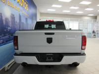 RAM 1500 CLASSIC 2022 EXPRESS NIGHT EDITION V8 5.7 LITRES CREW-CAB BOITE 5.7 PIEDS 4X4 TOUT ÉQUIPÉ /... (image 4)