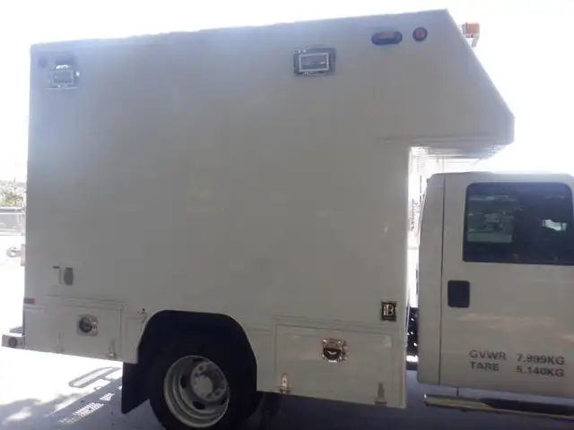 2012 ford F-550 Cube Van Crew Cab Dually 4WD in Heavy Trucks in Richmond - Image 6