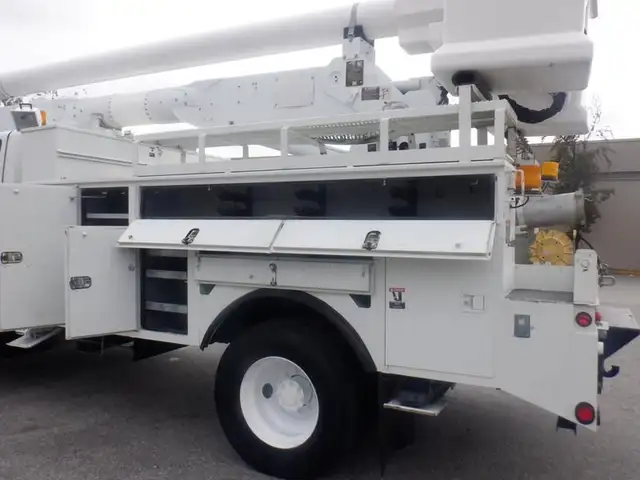 2009 international 7400 Workstar Bucket Truck With Air Brakes Di in Heavy Trucks in Richmond - Image 15