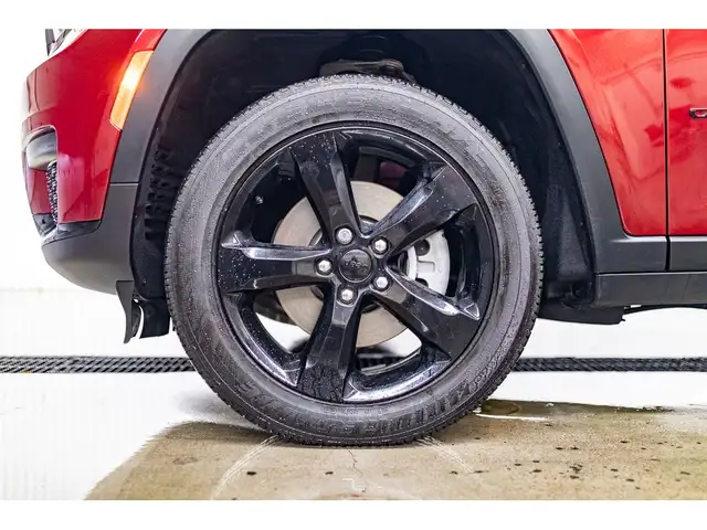 2024 Jeep Grand Cherokee L 4x4 Altitude Leather BCam PSeat in Cars & Trucks in Grande Prairie - Image 29