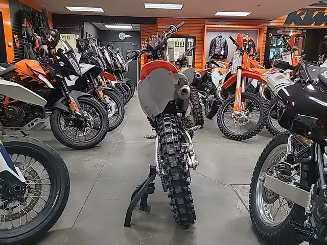 2024 KTM 125 SX in Dirt Bikes & Motocross in Calgary - Image 11