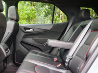 Sleek, sporty, and packed with intelligent features, the 2022 Chevrolet Equinox RS blends modern sty... (image 6)