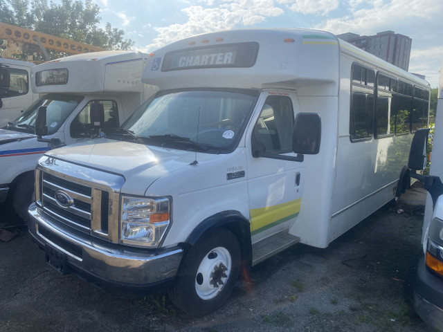 2017 Ford Econoline Commercial Cutaway E-450 Super Duty 176" DRW in Cars & Trucks in City of Toronto - Image 3