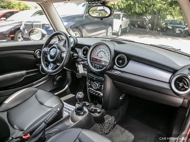 2013 MINI Cooper Hardtop 2dr Cpe *6-Speed Manual* dans Autos et camions dans Ville de Toronto - Image 25