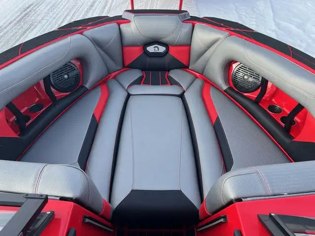 2023 Centurion Ri245 in Powerboats & Motorboats in Kelowna - Image 10
