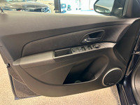 Proudly presenting our 2016 Chevrolet Cruze Limited LT Sedan in beautiful Gray! Powered by a TurboCh... (image 9)