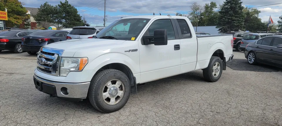 2011 Ford F-150 4x4 - 4 Doors - Tow Package!