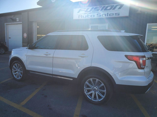  2016 Ford Explorer 4WD XLT-NAV-PAN ROOF-LEATHER-THIRD ROW in Cars & Trucks in Leamington - Image 3
