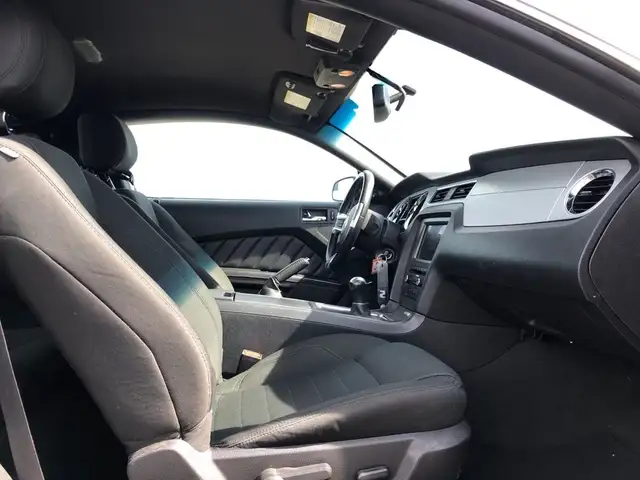 2014 Ford Mustang 2dr Cpe V6 / Heated Seats in Cars & Trucks in Calgary - Image 18