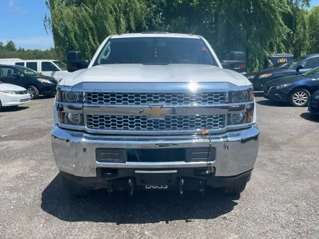 2019 Chevrolet Silverado 2500 Work Truck in Cars & Trucks in Ottawa - Image 2