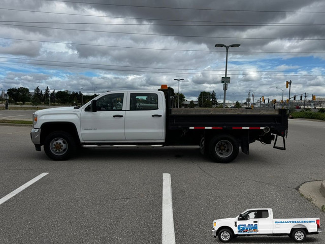 2018 GMC Sierra 3500HD Dually Crew Cab Flat Bed 4WD in Cars & Trucks in City of Toronto - Image 4