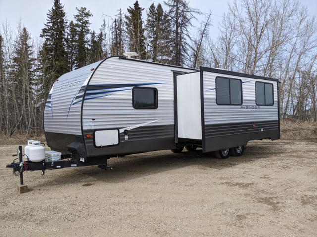 2021 Forest River 34 Ft T/A Travel Trailer Avenger in Travel Trailers & Campers in Edmonton