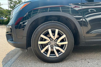 2021 Honda Pilot EX-L Navi AWD – Comfort, Tech & Confidence in One SUV The 2021 Pilot EX-L Navi AWD... (image 5)