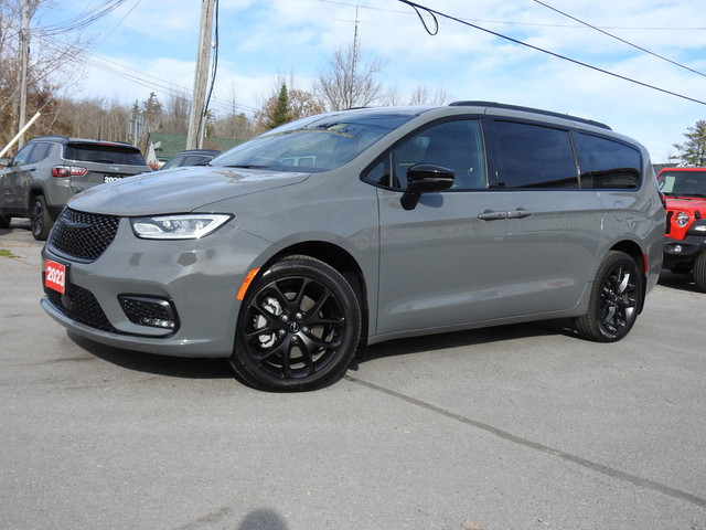  2023 Chrysler Pacifica LIMITED - DVD - S APPEARANCE - ALL WHEEL in Cars & Trucks in Napanee - Image 2