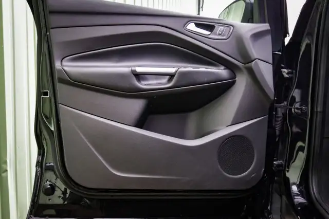2019 Ford Escape SE FWD • HEATED SEATS • CP/AA • REMOTE START in Cars & Trucks in Ottawa - Image 10