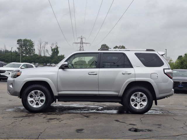 2020 Toyota 4Runner SR5 4WD | Leather | Sunroof | 3rd Row Seats in Cars & Trucks in Guelph - Image 2