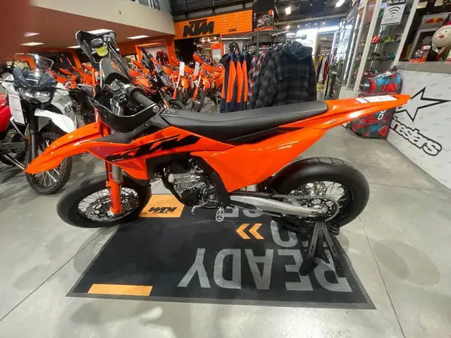 2025 KTM SMR 450 in Dirt Bikes & Motocross in Calgary - Image 10