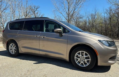 2017 Chrysler Pacifica LX *LOCAL TRADE IN - WARRANTY INCLUDED*