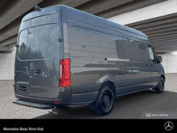 Mercedes-Benz Rive-Sud, la destination Mercedes-Benz par excellence. Bienvenue en première classe. D... (image 4)