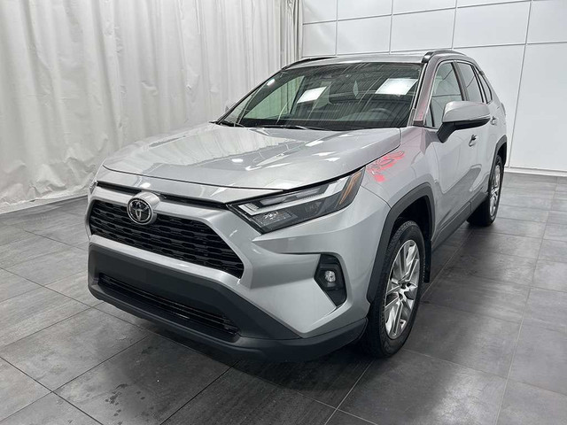 2022 Toyota RAV4 XLE PREMIUM AWD - INT. CUIR - MAGS - TOIT OUVRA in Cars & Trucks in Québec City - Image 3