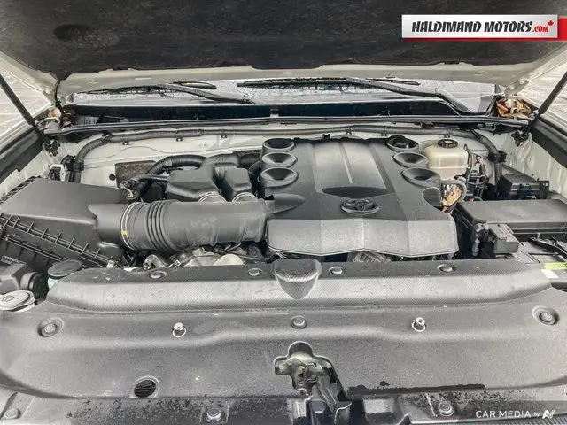 2020 Toyota 4Runner LIMITED in Cars & Trucks in Hamilton - Image 14