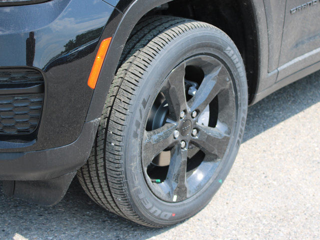 2025 Jeep Grand Cherokee Altitude in Cars & Trucks in Calgary - Image 2