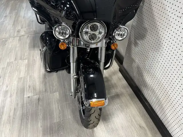 2017 HARLEY DAVIDSON ÉLECTRA GLIDE ULTRA LIMITED in Street, Cruisers & Choppers in London - Image 7