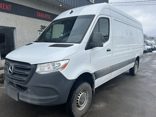 2019 Mercedes-Benz Sprinter fourgonnette utilitaire 4x4 - toit h in Cars & Trucks in Laval / North Shore