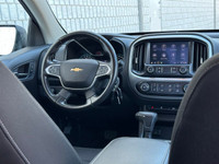 Powerful V6 engine, TONNEAU cover, heavy duty trailering package, crew cab, touch screen display wit... (image 9)