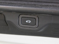 This beautiful 2021 Land Rover Range Rover P400e HSE is a Canadian vehicle with a clean CARFAX repor... (image 8)