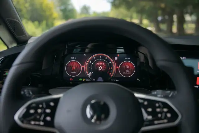 2022 Volkswagen Golf GTI in Cars & Trucks in Delta/Surrey/Langley - Image 10