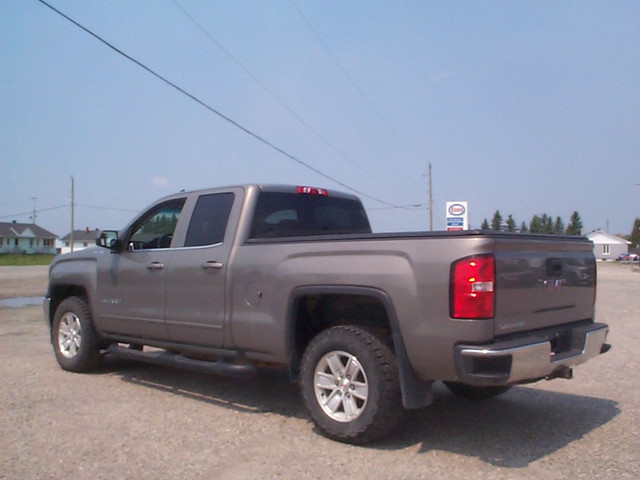 2017 GMC Sierra 1500 Double Cab 4x4 - Grey in Cars & Trucks in Timmins - Image 4