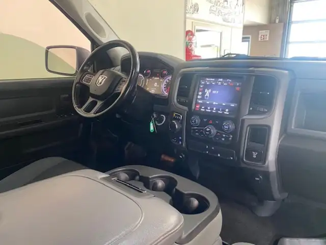 2020 Ram 1500 Classic Classic/ 4x4/ Crew/ Low K/ Lift/ Rubber/ A in Cars & Trucks in Winnipeg - Image 12