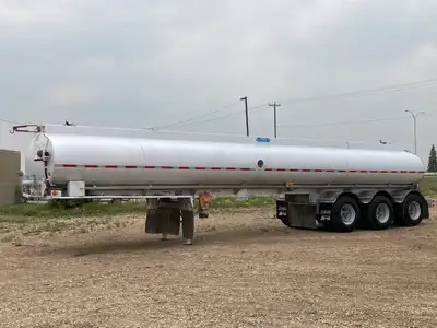 2001 Advance 34,000 Liter / 9,000 Gallons / TC 406 Crude Oil Aluminum Tank Trailer Aluminum/Steel Co...