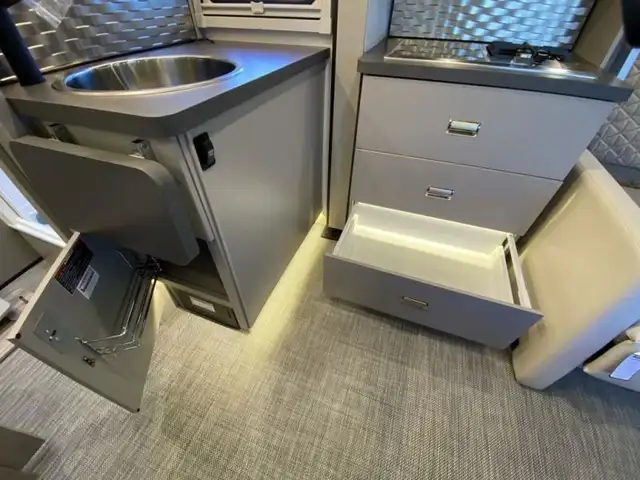 2025 Winnebago View 24T in RVs & Motorhomes in Abbotsford - Image 18