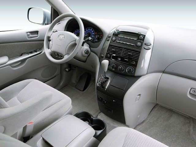 2008 Toyota Sienna in Cars & Trucks in Edmonton - Image 2