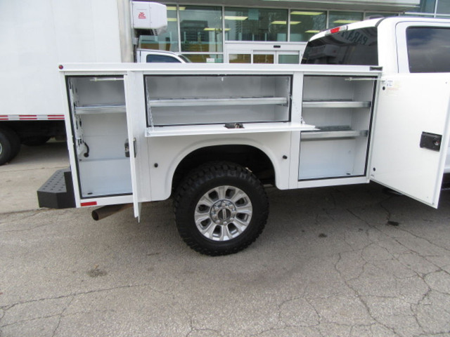  2021 Ford F-350 GAS CREW CAB 4X4 NEW SERVICE BODY / 2 IN STOCK in Cars & Trucks in Markham / York Region - Image 3