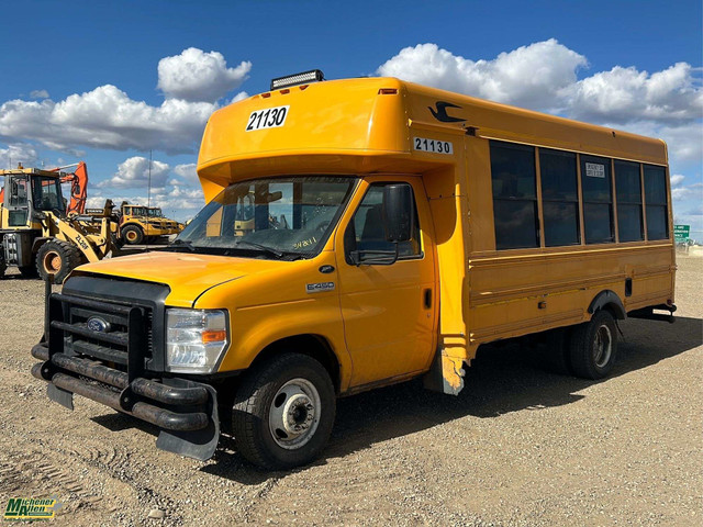 2021 Ford E-Series S/A 12 Passenger Bus in Heavy Trucks in Calgary
