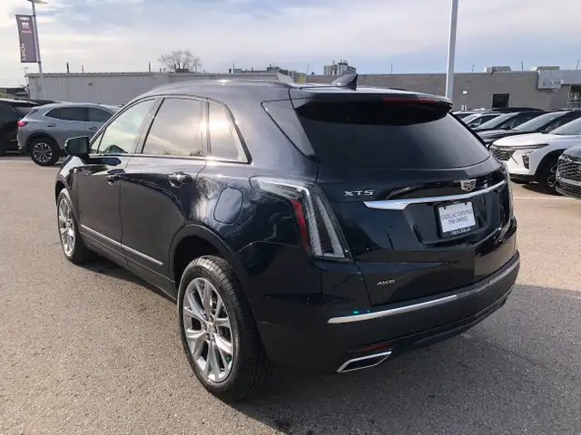 2021 Cadillac XT5 AWD Sport in Cars & Trucks in London - Image 8