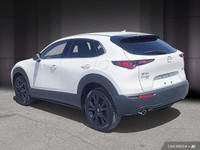 Le Mazda CX-30 GT 2024 se positionne comme un VUS sous-compact raffiné, offrant un équilibre entre d... (image 4)