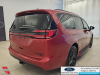 Low Mileage, Sunroof, Navigation, Leather Seats, 4G Wi-Fi, Apple CarPlay! Ask us how you can add Ext... (image 4)