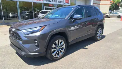 Un seul endroit chez Longueuil Toyota!! GRIS MAGNÉTIQUE MÉTALLISÉ|GARNISSAGE DES SIÈGES EN NOIR|FREI...