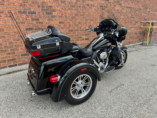  2010 Harley-Davidson Tri Glide Ultra **VERY CLEAN** **LED LIGHT in Street, Cruisers & Choppers in Markham / York Region - Image 3