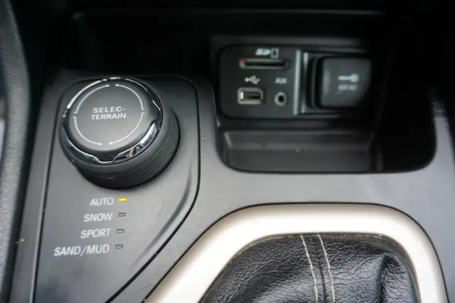 2017 Jeep Cherokee in Cars & Trucks in Oakville / Halton Region - Image 25