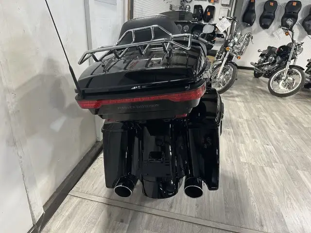 2017 HARLEY DAVIDSON ÉLECTRA GLIDE ULTRA LIMITED in Street, Cruisers & Choppers in London - Image 14