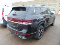 The 2024 Volkswagen Atlas Execline 2.0 TSI 4MOTION offers a harmonious blend of refined design, adva... (image 7)