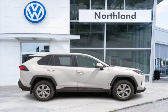 2022 Toyota RAV4 LE in Cars & Trucks in Calgary - Image 2