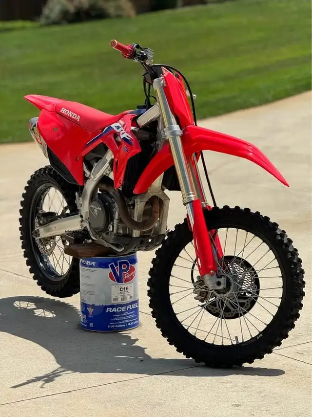 2021 HONDA CRF450R - RED in Dirt Bikes & Motocross in Delta/Surrey/Langley - Image 5