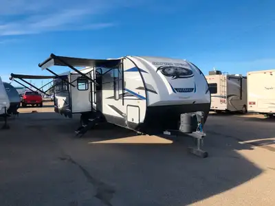 2 Slides, Sleeps 4! Call Dealership for more details on this Travel Trailer! Specifications: Dimensi...